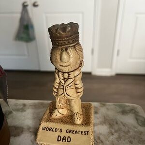 World's Greatest Dad Figurine‎